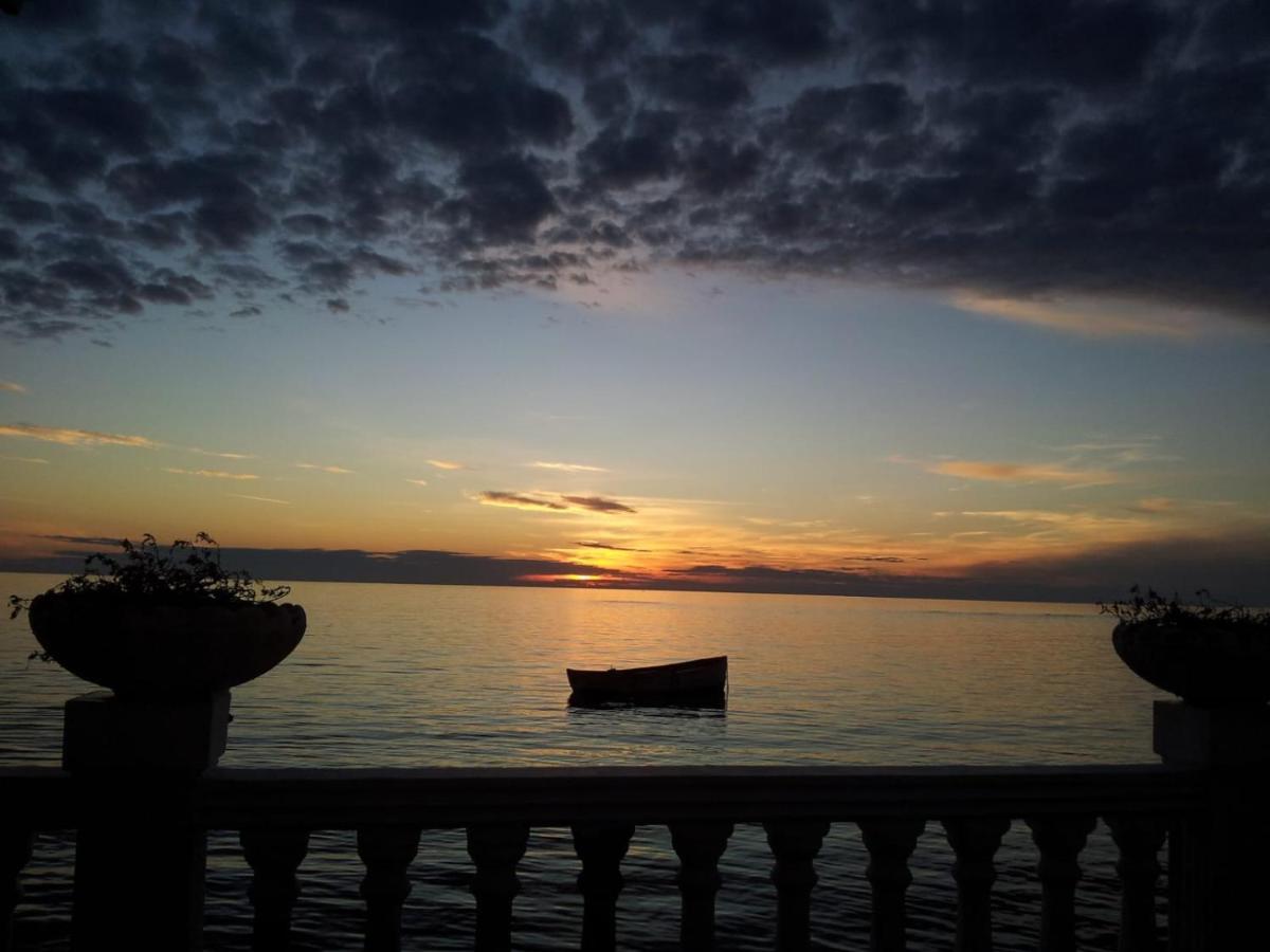 Durres City Apartment, City Center & Close To The Beach Exterior photo